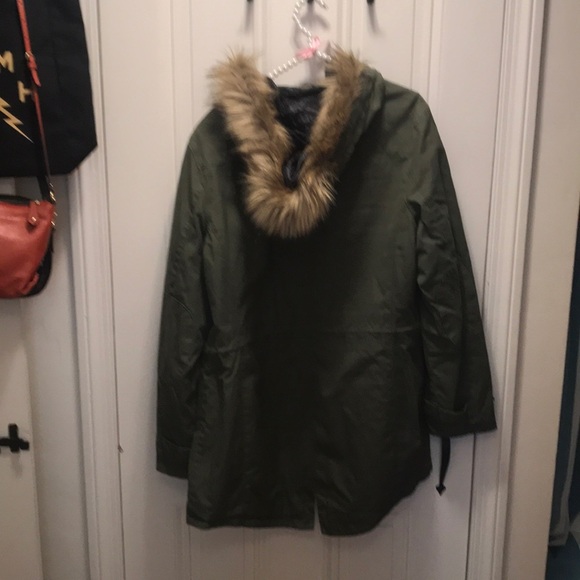LLBean Explore Parka Large. - Picture 3 of 10
